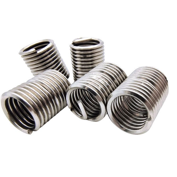 問題四：螺栓擰入裝好螺套的孔的過程中，螺套隨螺栓一起旋轉(zhuǎn)？